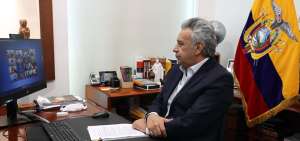 Desde su despacho, el Mandatario ecuatoriano abog&oacute; por la solidaridad y la cooperaci&oacute;n entre los pa&iacute;ses para superar el impacto del coronavirus.