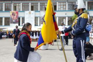 39.500 estudiantes juraron la bandera en Quito