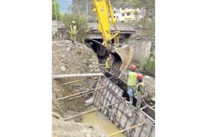 Nueve kil&oacute;metros de colectores se construir&aacute;n para descontaminar el r&iacute;o Burgay, en Azogues. FOTO: CORTES&Iacute;A.