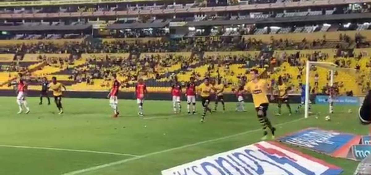 Barcelona vence al Deportivo Cuenca en el estadio Monumental