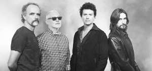 Desde la izquierda: Diego Herrera (teclados), Sabo Romo (bajo), Sa&uacute;l Hern&aacute;ndez (cantante y guitarrista) y Alfonso Andr&eacute; (baterista), de la banda Caifanes. 