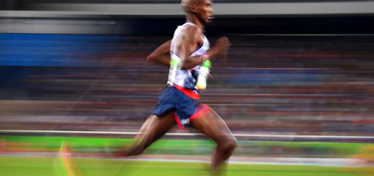 Farah supera ca&iacute;da y gana los 10.000 m