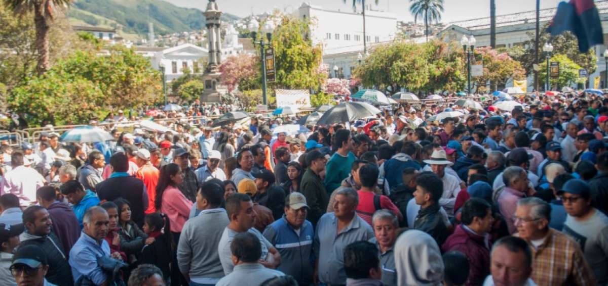 Los taxistas se concentraron en los exteriores del Municipio.