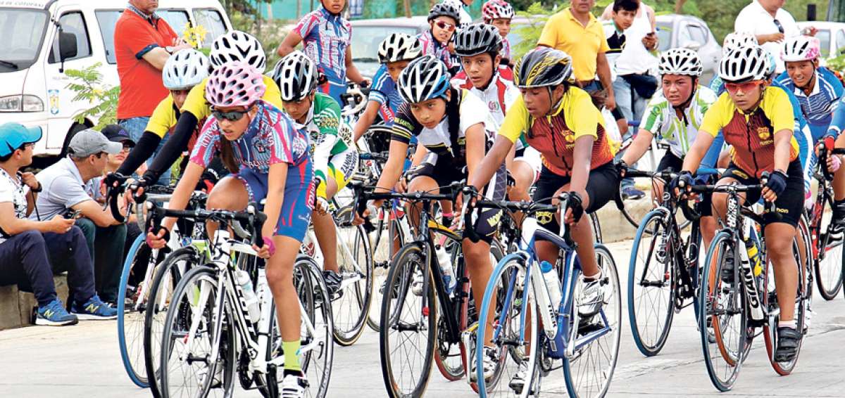 150 ciclistas compiten en el torneo nacional de menores