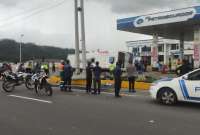 La Policía Nacional reportó tres fallecidos producto del volcamiento de un autobús en Imbabura.