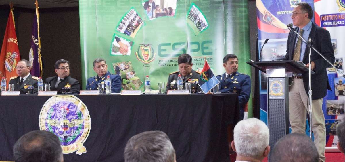 El ministro de Defensa Nacional, Miguel Carvajal, habl&oacute; sobre la  &lsquo;La Pol&iacute;tica de Defensa en el Ecuador&rsquo;, en la Academia Militar Conjunta en Sangolqu&iacute;.