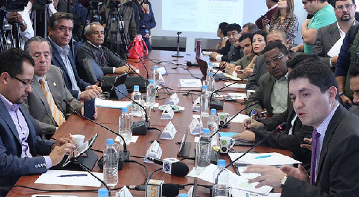 El titular del BCE indic&oacute; que el sistema permitir&aacute; hacer pagos y transferencias de una forma m&aacute;s r&aacute;pida, segura, higi&eacute;nica y barata. Foto: Asamblea 