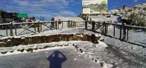 El Parque Nacional Cajas amaneci&oacute; cubierto de nieve