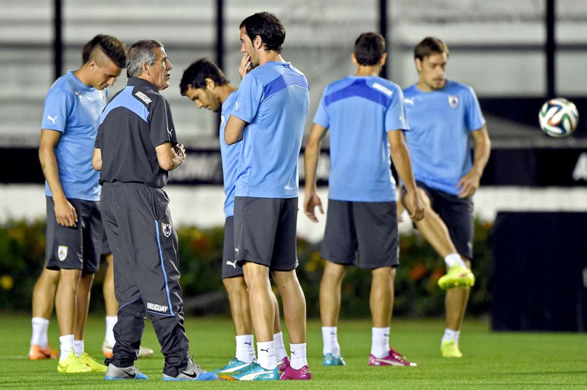 Uruguay tiene la dif&iacute;cil misi&oacute;n de disimular la ausencia de Su&aacute;rez en la cancha