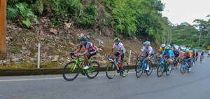 Los corredores que tomar&aacute;n la partida en la Vuelta al Ecuador transitar&aacute;n por las ciudades andinas de Quito, Cayambe, Atuntaqui, Tulc&aacute;n, San Gabriel, El &Aacute;ngel y Play&oacute;n de San Francisco. El evento terminar&aacute; en la capital este s&aacute;bado.