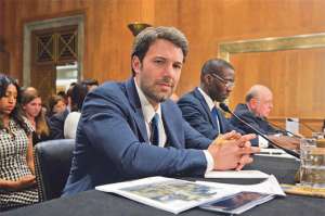 El actor, escritor y productor Ben Affleck habla en una audiencia del Comit&eacute; de Relaciones Exteriores del Senado norteamericano.