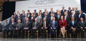 Los ministros de Econom&iacute;a de los 20 pa&iacute;ses m&aacute;s poderosos del mundo posan para la foto oficial durante una reuni&oacute;n celebrada en Washington, de manera paralela a la reuni&oacute;n anual del FMI.