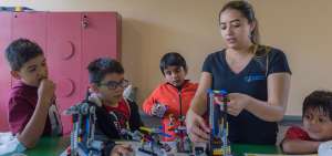 En &ldquo;J&oacute;venes Ingenieros&rdquo;, un local de aprendizaje l&uacute;dico, se realizan cursos vacacionales para que los ni&ntilde;os aprendan sobre rob&oacute;tica.