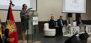 Ver&oacute;nica Artola expuso, desde el punto de vista macroecon&oacute;mico, la prevenci&oacute;n de lavado de activos en Ecuador. 