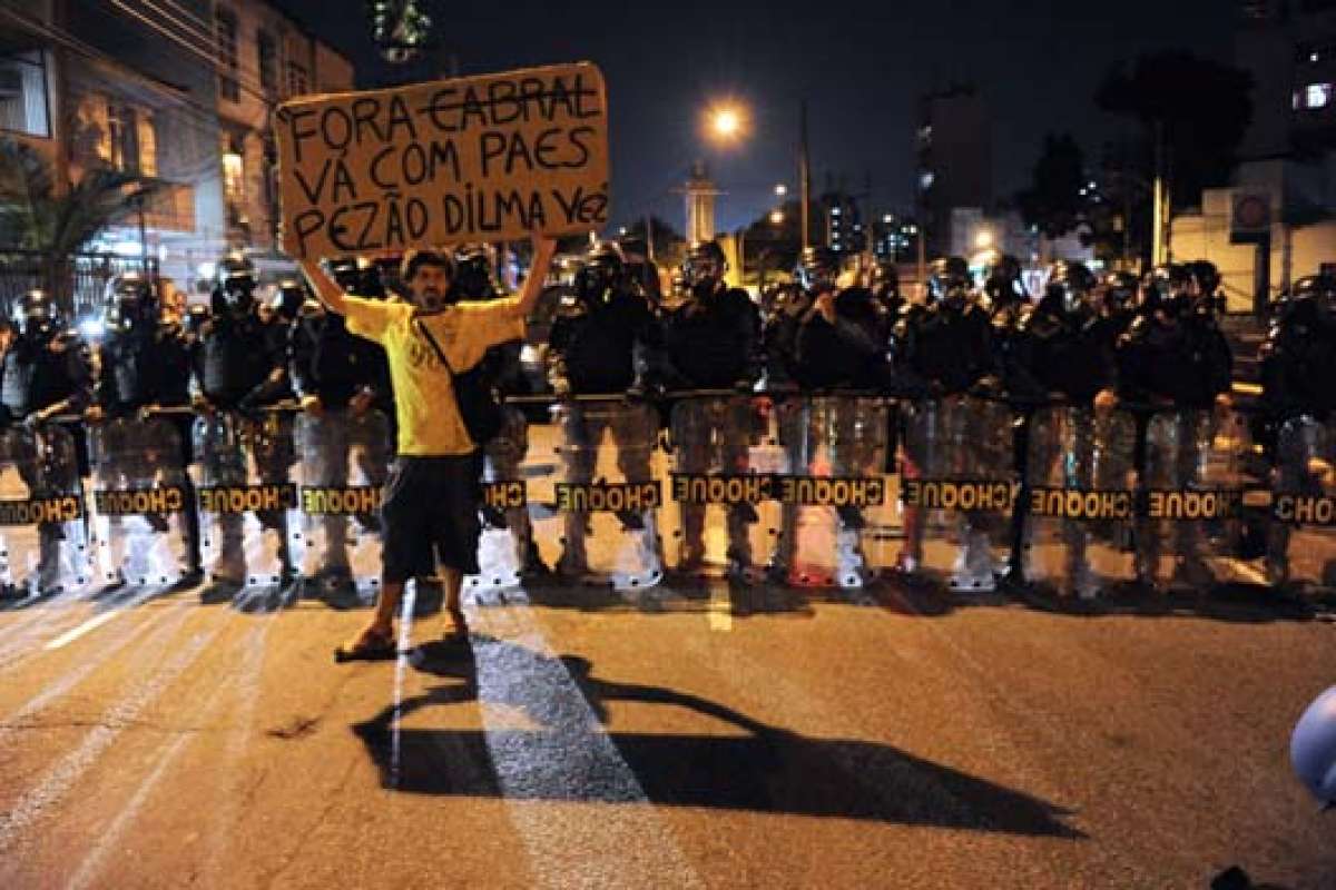 Desde el jueves, d&iacute;a de la inauguraci&oacute;n de la Copa, la Polic&iacute;a ha controlado a casi 4.000 protestantes en 6 ciudades de Brasil. Foto: AFP.