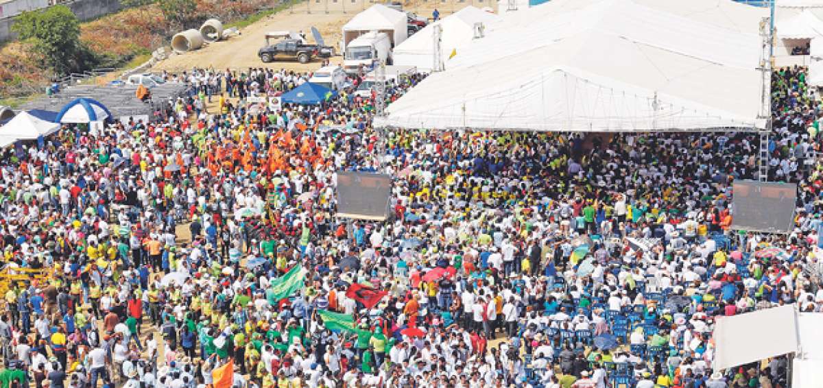 El presidente Rafael Correa asegur&oacute; que al menos 8.000 personas acudieron ayer al enlace ciudadano, en el Guasmo, en Guayaquil. Foto: Cortes&iacute;a de la Presidencia de la Rep&uacute;blica