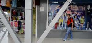 En la zona cero de Manta algunos comercios regresaron y la econom&iacute;a local se recupera de forma progresiva, seg&uacute;n especialistas.