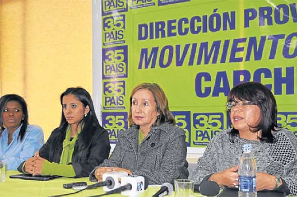 Los integrantes de la comisi&oacute;n especial se re&uacute;nen con los dirigentes provinciales de PAIS. En Carchi los recibi&oacute; Laura Mafla. 