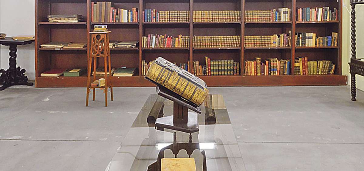 Una de las salas de la Biblioteca Nacional Eugenio Espejo, en el Edificio de los Espejos (CCE). En otro sal&oacute;n se archivan los libros incunables.