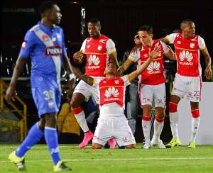 Wilson Morelo (de rodilla) festeja su &uacute;nico tanto ante el cuadro millonario. Foto: AFP