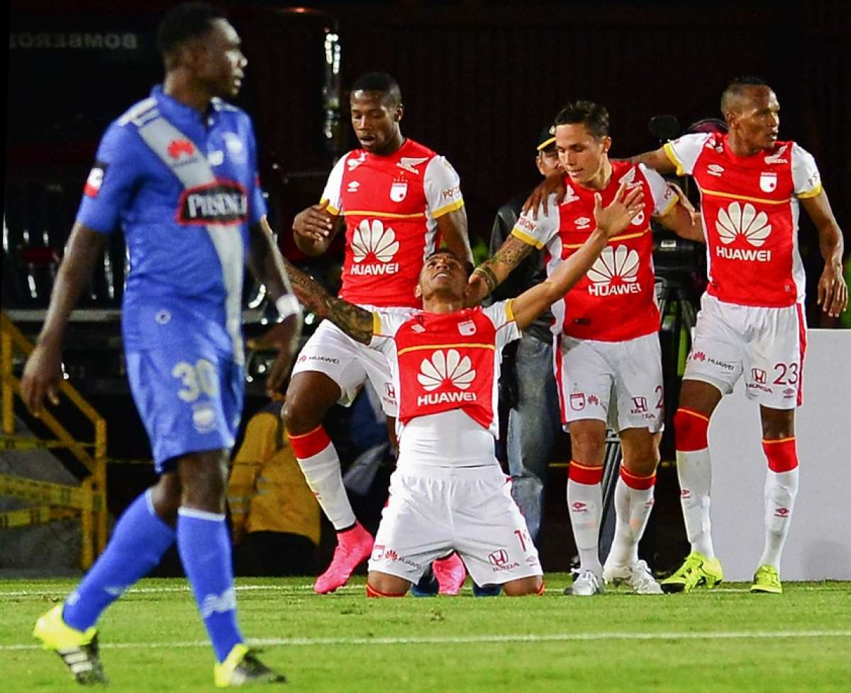 Wilson Morelo (de rodilla) festeja su &uacute;nico tanto ante el cuadro millonario. Foto: AFP