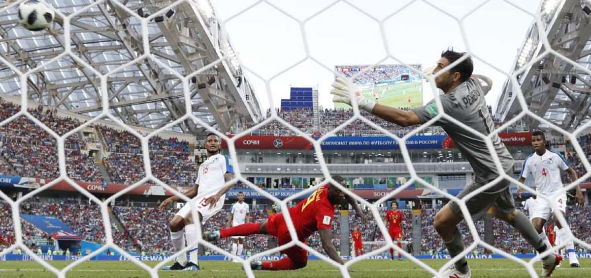 Anotaci&oacute;n de Lukaku (rojo) frente al arco de Penedo (1).