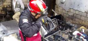 Personal del Cuerpo de Bomberos inici&oacute; las investigaciones por el incendio, suscitado esta madrugada.