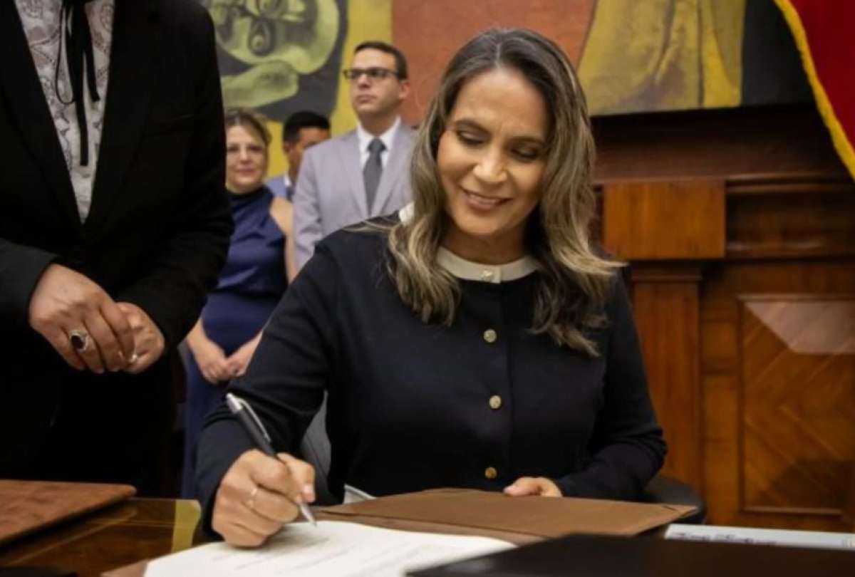 A trav&eacute;s de sus redes sociales, la funcionaria pidi&oacute; respaldo de sectores acad&eacute;micos y jur&iacute;dicos.