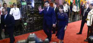 Barakat, sus hijos y su padre, el tambi&eacute;n radiodifusor, Ram&oacute;n Sonnenholzner Murrieta. Su discurso tras la posesi&oacute;n dur&oacute; 5 minutos con 20 segundos.