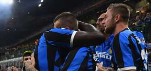 El Inter gana el derbi al Milan y sigue l&iacute;der con el pleno de puntos