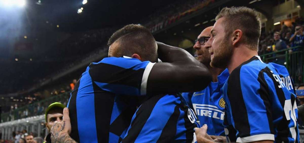 El Inter gana el derbi al Milan y sigue l&iacute;der con el pleno de puntos