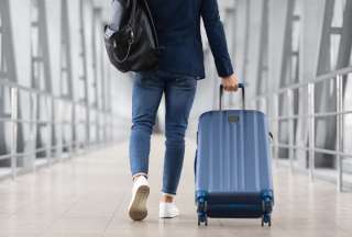 El Parlamento Europeo declaró ilegal el cobro adicional por el equipaje de mano. La decisión responde a críticas por parte de varios países y sanciones previas a las aerolíneas. 