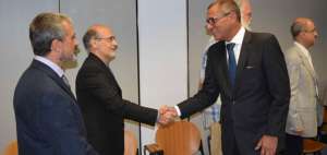 El vicepresidente Jorge Glas (izq.), junto a directores del Consejo Nacional de Investigaci&oacute;n de Italia.