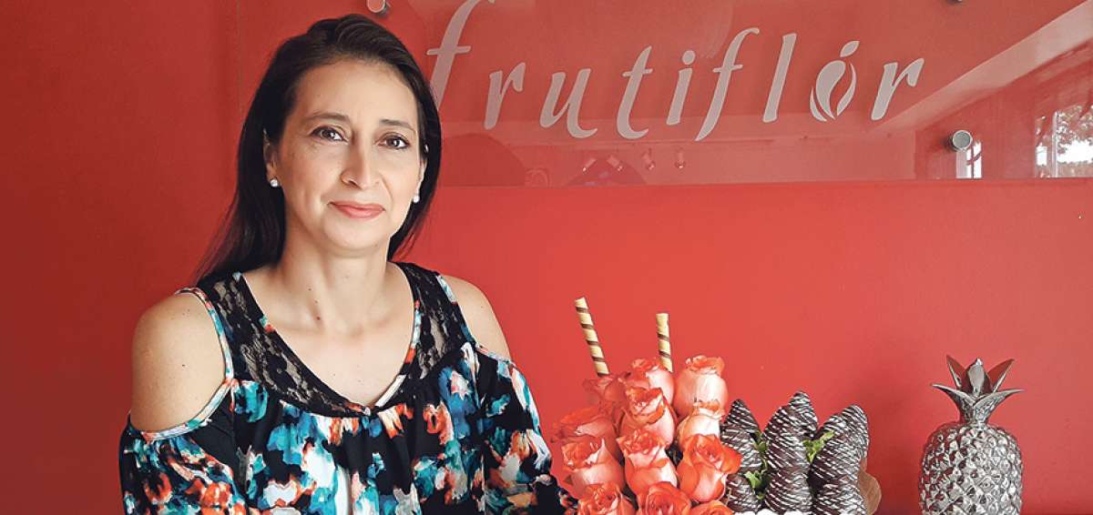 En Frutiflor se realizan aproximadamente 15 arreglos por d&iacute;a, sus costos van desde los $ 20 hasta $ 50 dependiendo del gusto de los clientes.