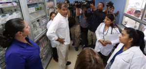 El Presidente constat&oacute; la existencia de medicamentos en la farmacia del hospital de Santa Rosa.