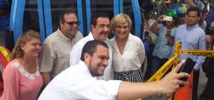 El exalcalde Jaime Nebot estuvo presente durante el recorrido del avance de obras de la Aerov&iacute;a.