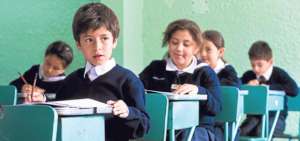 Controversia entre padres de familia por normativa que regular&aacute; env&iacute;o de deberes a estudiantes