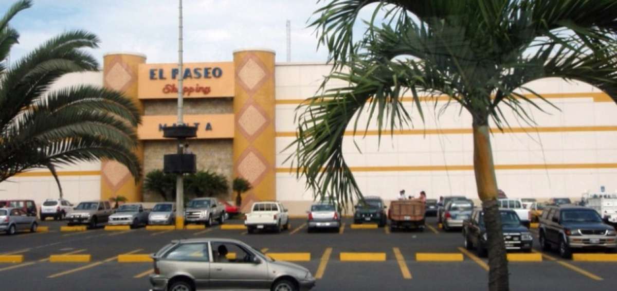 Los estudios y la propuesta reconstructiva del edificio de El Paseo Shopping fueron presentados al COE Manta el pasado s&aacute;bado.