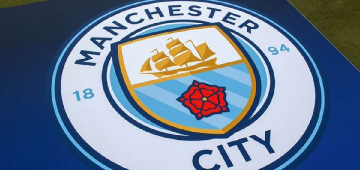  El castigo fue notificado a la dirigencia del Manchester que ha aceptado su responsabilidad que ha incumplido el art&iacute;culo 19 de la FIFA.