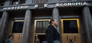 Argentina vuelve al mundo financiero con una emisi&oacute;n de deuda por $ 12.500 millones
