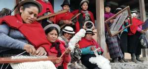 Los visitantes de Sumak Awana tienen la posibilidad de aprender sistemas ancestrales de tejido, adem&aacute;s de probar platos t&iacute;picos y montar a caballo.
