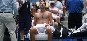 Djokovic recibi&oacute; asistencia m&eacute;dica. 