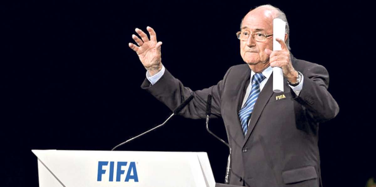 Joseph Blatter, el pasado 2 de junio, luego de la conferencia de prensa donde anunci&oacute; su dimisi&oacute;n al cargo. Foto: Internet
