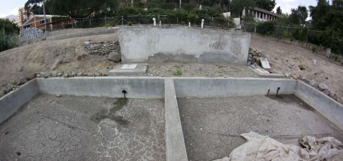 La construcci&oacute;n de la planta est&aacute; a cargo del consorcio formado por la Constructora Alvarado (Ambato) y la empresa Aqualia (Espa&ntilde;a).