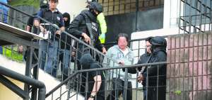 En Lomas de Urdesa, en el norte de Guayaquil, fue detenido Ricardo R.A., implicado en el caso Odebrecht, tras un allanamiento efectuado en su domicilio.