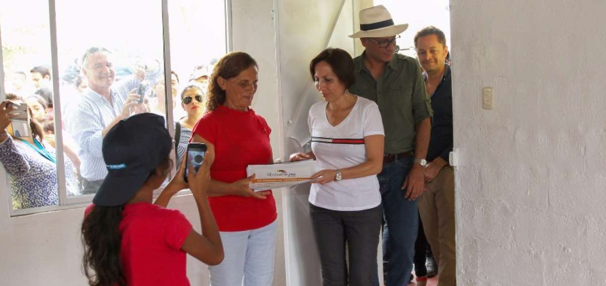 Entregan viviendas a las 100 primeras familias damnificadas de El Guabito