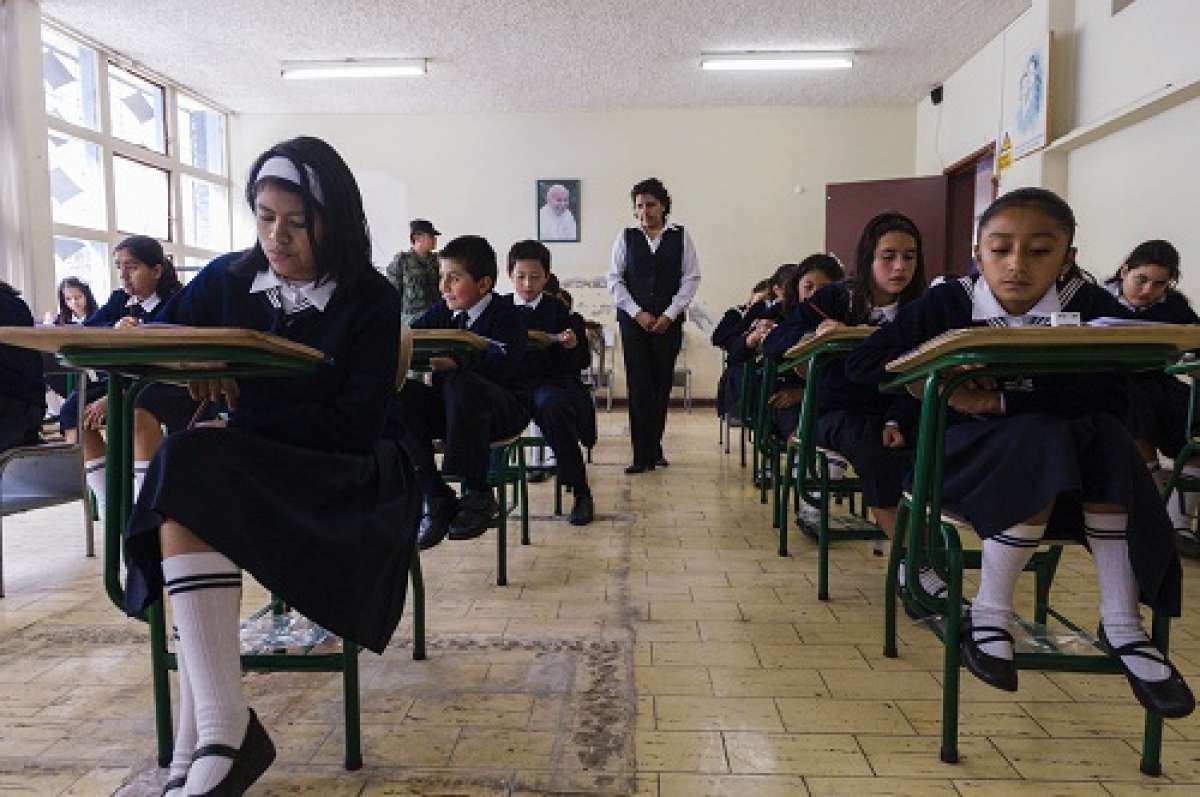 Alumnos del colegio La Inmaculada rinden los ex&aacute;menes de 4 asignaturas. La evaluaci&oacute;n se realiz&oacute; con normalidad. Foto: John Guevara / EL TEL&Eacute;GRAFO