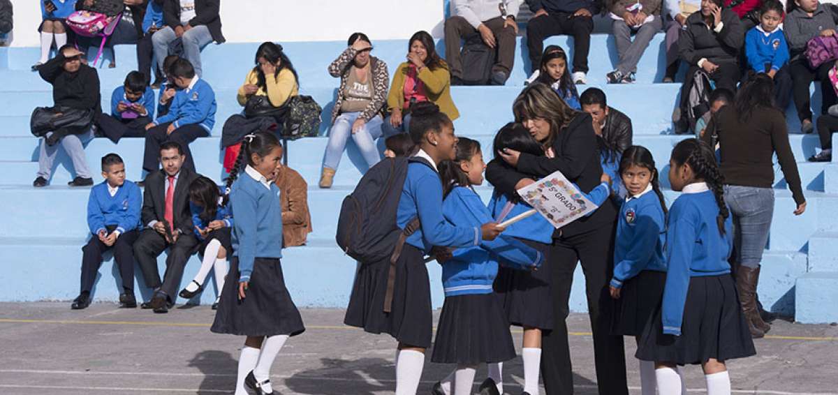 Los docentes de UE Sarmiento piden a estudiantes mantener respeto y observar disposiciones institucionales.