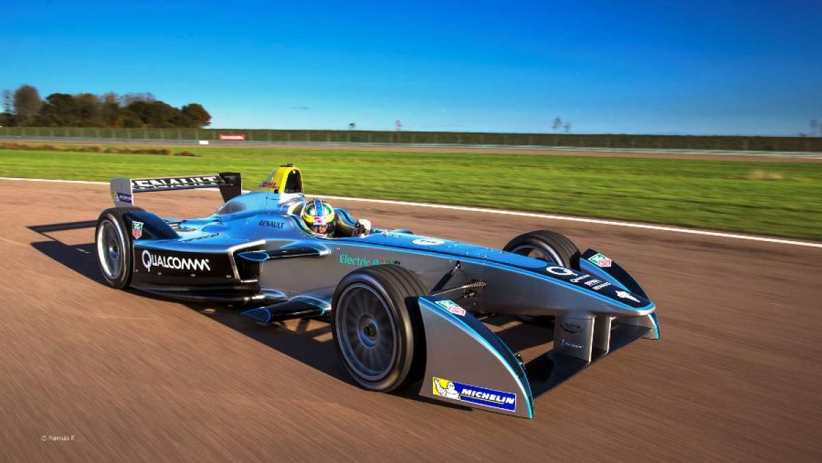 La competici&oacute;n se da por medio de autos impulsados por motores el&eacute;ctricos. Foto: Tomada de www.fiaformulae.com