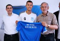 Andrés Ricaurte firmó su vínculo con Emelec